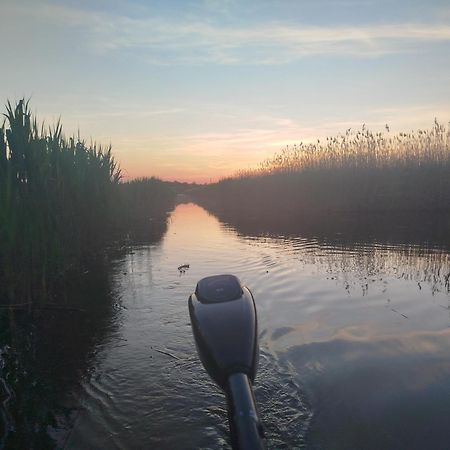 Pfahlbau Sunset I Toplage Elektroboot Inklusive Rust Bagian luar foto