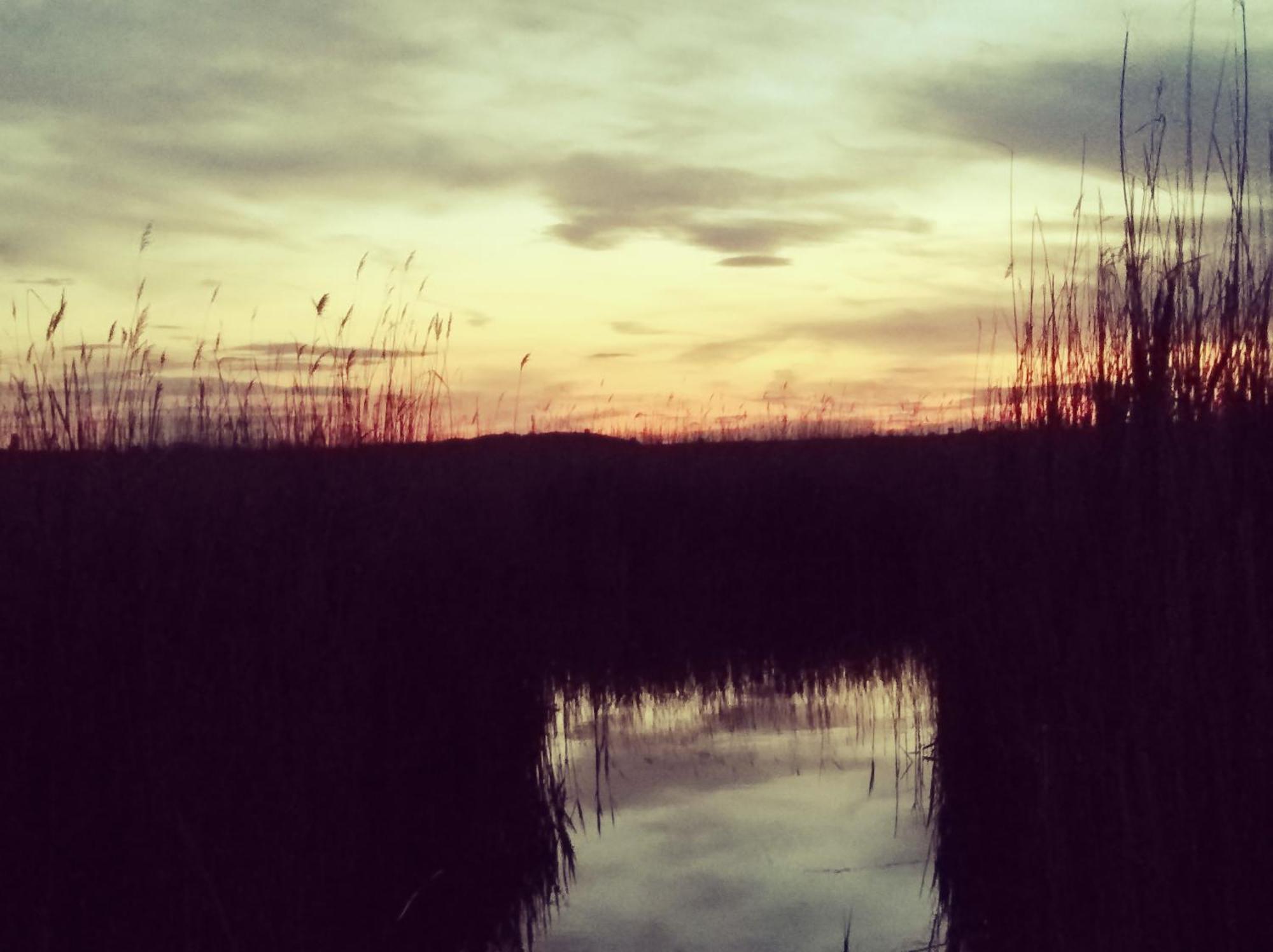 Pfahlbau Sunset I Toplage Elektroboot Inklusive Rust Bagian luar foto