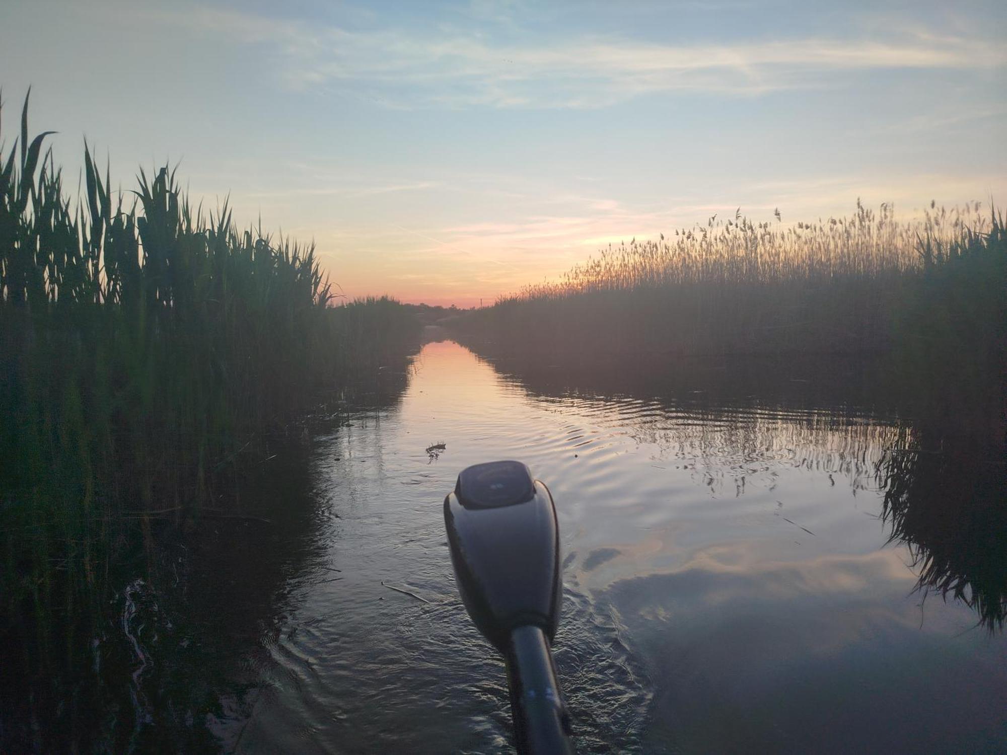 Pfahlbau Sunset I Toplage Elektroboot Inklusive Rust Bagian luar foto