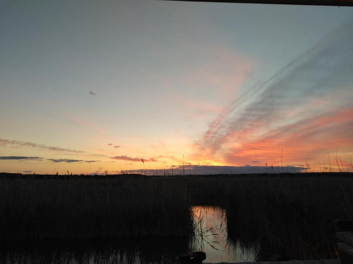 Pfahlbau Sunset I Toplage Elektroboot Inklusive Rust Bagian luar foto
