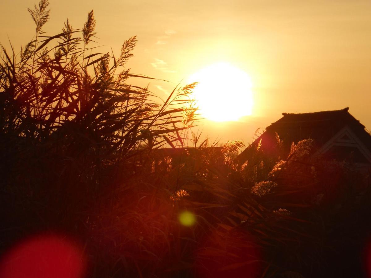 Pfahlbau Sunset I Toplage Elektroboot Inklusive Rust Bagian luar foto