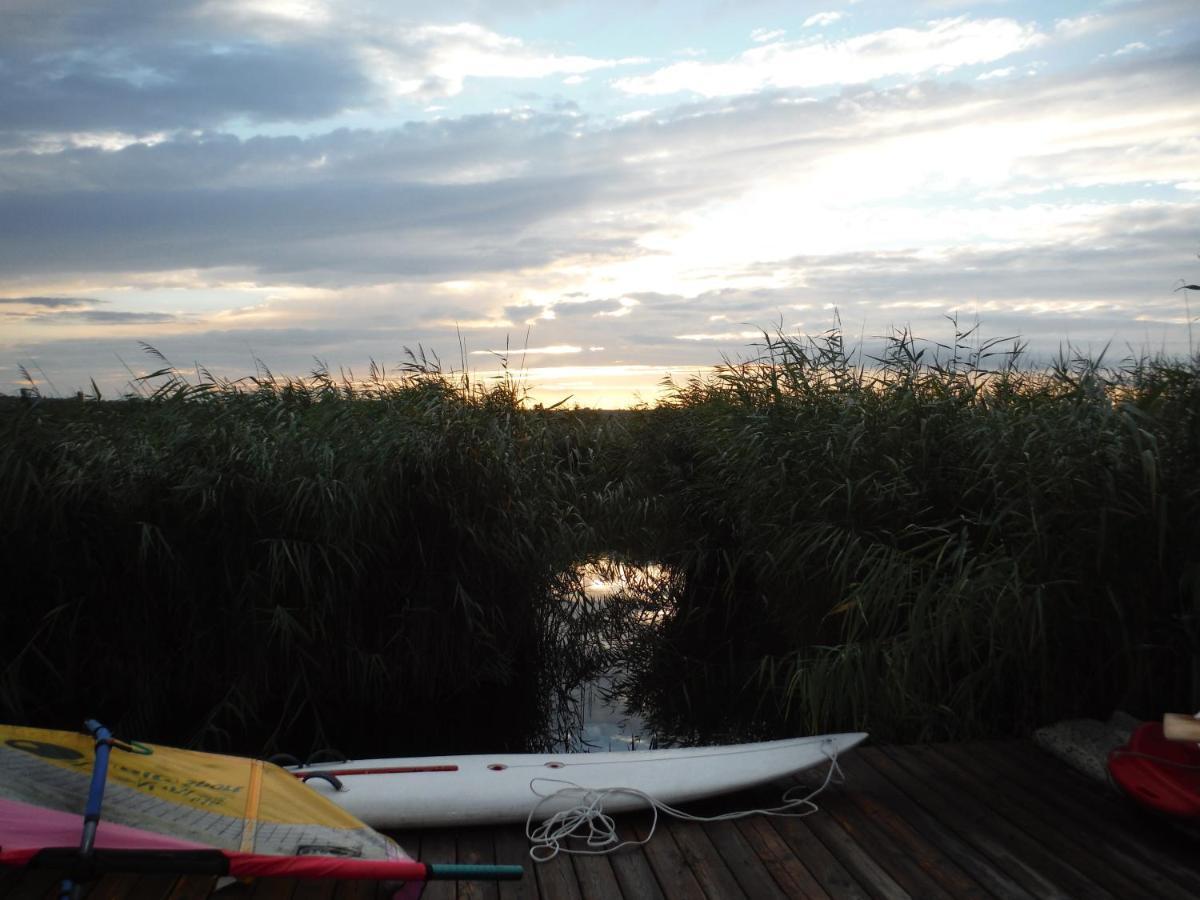 Pfahlbau Sunset I Toplage Elektroboot Inklusive Rust Bagian luar foto