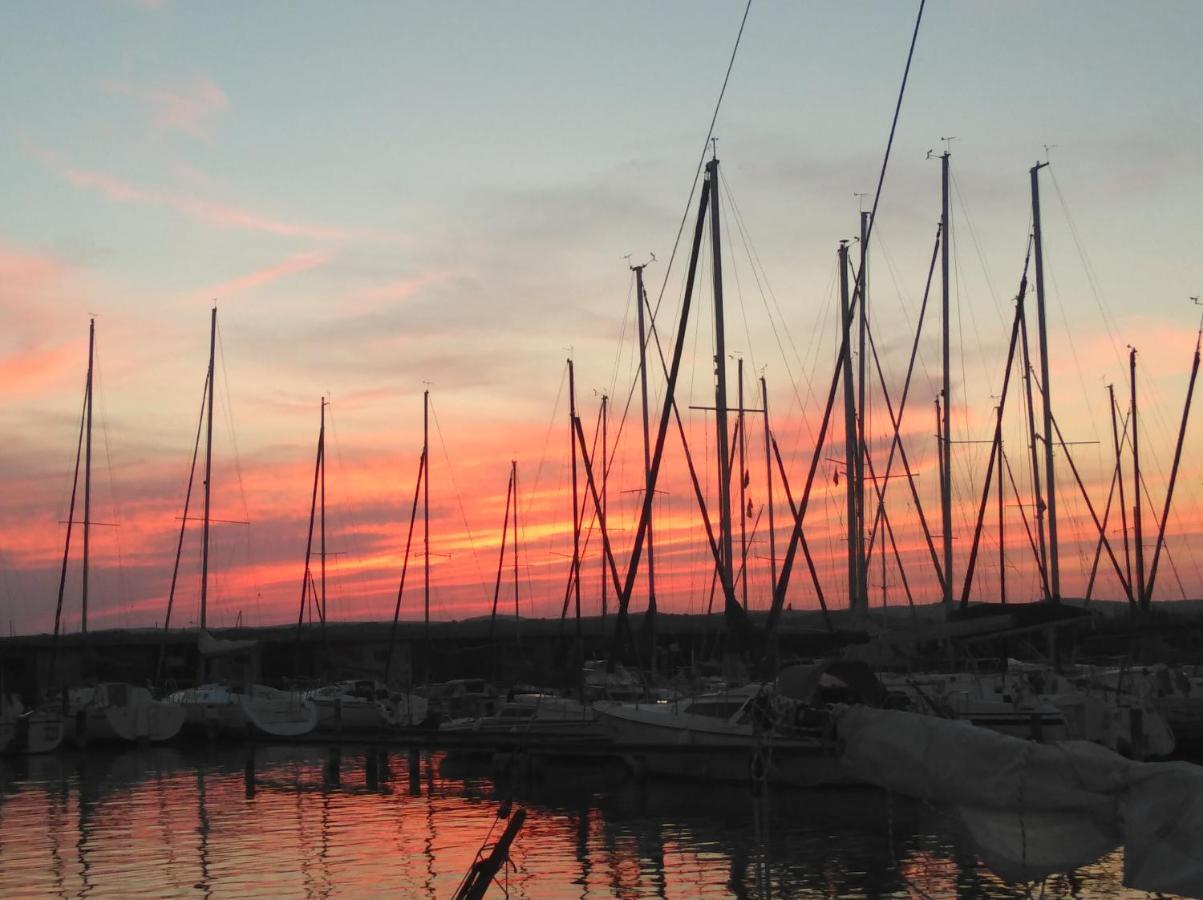 Pfahlbau Sunset I Toplage Elektroboot Inklusive Rust Bagian luar foto